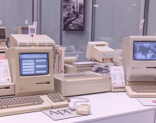 Ícone da revolução digital: Macintosh completa 40 anos